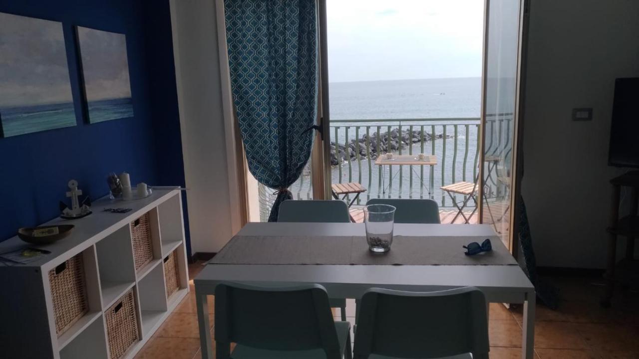 Beachfront Джардини-Наксос Экстерьер фото